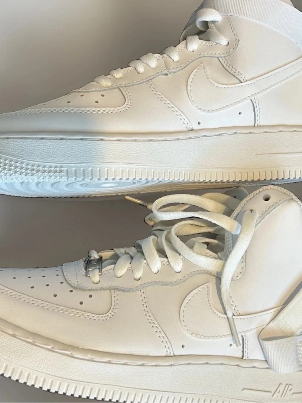 Nike Air Force 1 High LE (GS) White Leather Hi-Top Air Sneakers size 7Y